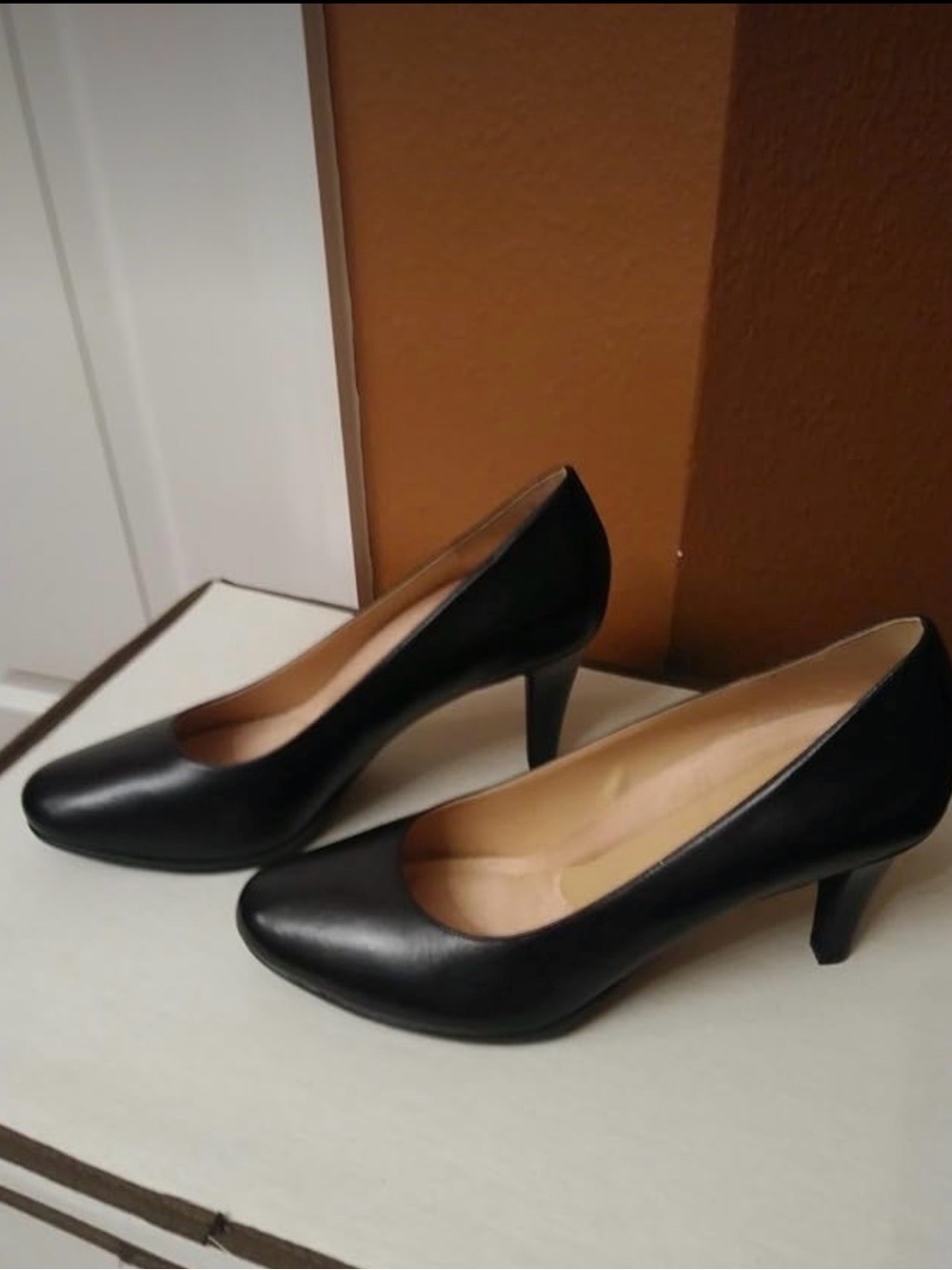 Naturalizer Black Leather Mid Heel Pumps